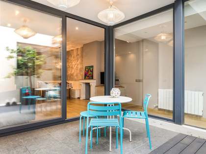 150 m&sup2; townhouse with terrace for sale in Eixample Right