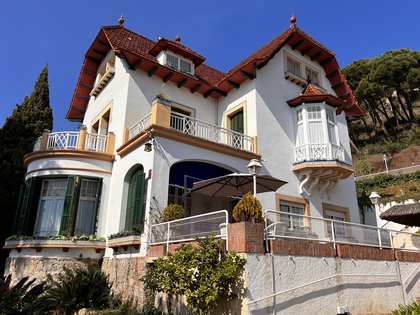 Villa van 590m² te koop met 1,739m² Tuin in Sant Andreu de Llavaneres