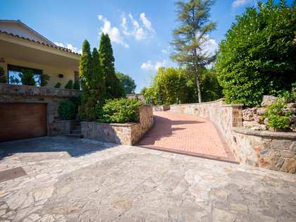 Huis / villa van 317m² te koop met 1,329m² Tuin in bellaterra