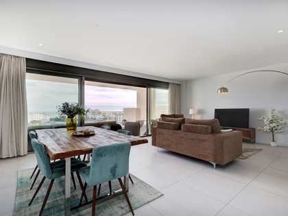 198m² apartment with 43m² terrace for sale in Estepona
