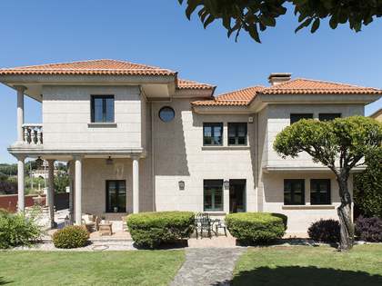 Casa / vil·la de 617m² en venda a Pontevedra, Galicia
