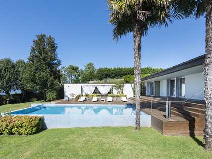 Дом / вилла 528m², 600m² Сад на продажу в Pontevedra