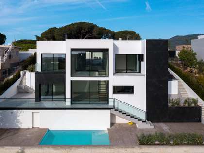 Дом / вилла 323m² на продажу в Кабрильс, Барселона