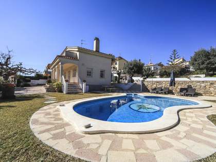 Maison / villa de 180m² a vendre à Vilanova i la Geltrú avec 1,000m² de jardin