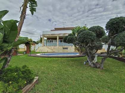 371m² house / villa with 689m² garden for sale in Calafell