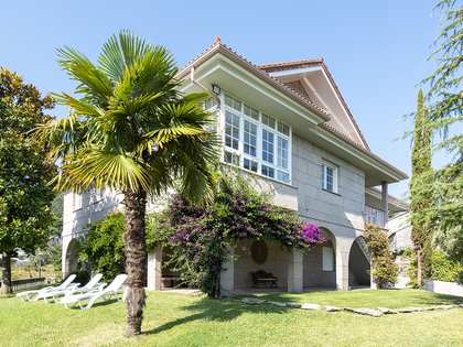 Casa / villa di 1,307m² in vendita a Pontevedra, Galicia