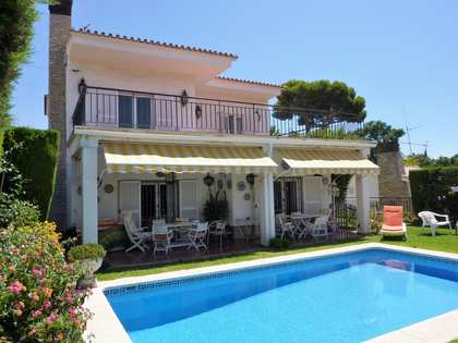 Huis / Villa van 427m² te koop in East Málaga, Malaga