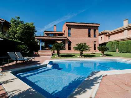 450m² hus/villa med 420m² Trädgård till salu i Sevilla