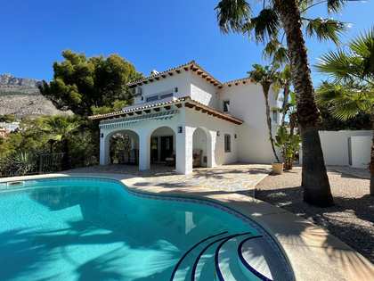 311m² house / villa with 30m² terrace for sale in Altea Town