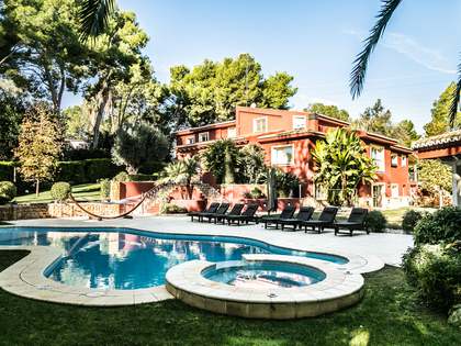 Casa / Vila de 980m&sup2; with 2,235m&sup2; Jardim &agrave; venda em Godella / Rocafort