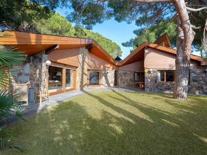 726m² house / villa with 6,500m² garden for sale in Sant Andreu de Llavaneres