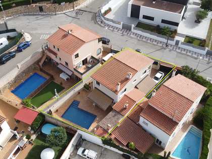 Дом / вилла 255m² на продажу в Плайя де Аро, Коста Брава