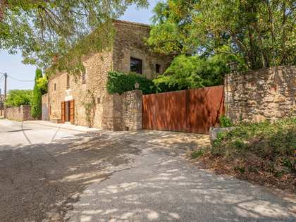 Загородный дом 376m² на продажу в El Gironés