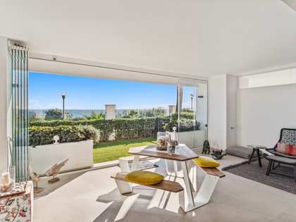 164m² apartment with 31m² garden for sale in Estepona town