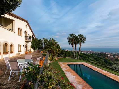 Casa / villa di 1,070m² in vendita a Alella, Barcellona