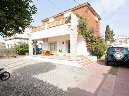 Casa / villa di 201m² in affitto a La Pineda, Barcellona