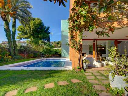 620m² house / villa with 300m² garden for sale in Esplugues