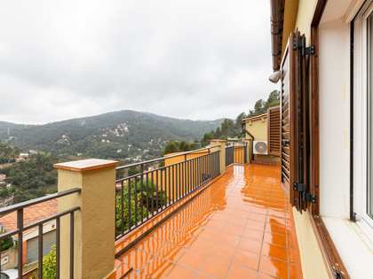 135m² house / villa with 46m² terrace for sale in Sant Cugat