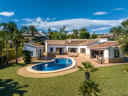 228m² house / villa with 25m² terrace for sale in Jávea