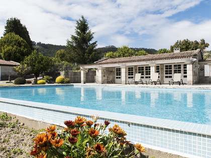 Huis / Villa van 1,235m² te koop in Pontevedra, Galicia