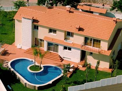 Casa / Vil&middot;la de 594m&sup2; en venda a Vallpineda, Barcelona