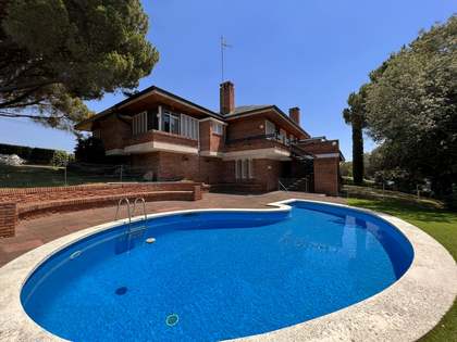 Huis / villa van 839m² te koop met 2,000m² Tuin in Sant Andreu de Llavaneres