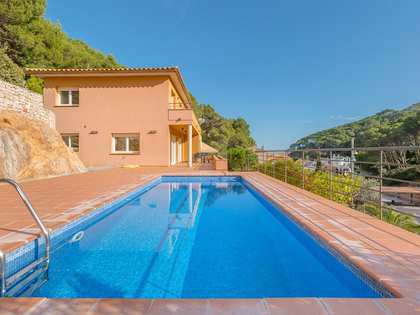 Huis / Villa van 300m² te koop met 920m² Tuin in Sa Riera / Sa Tuna