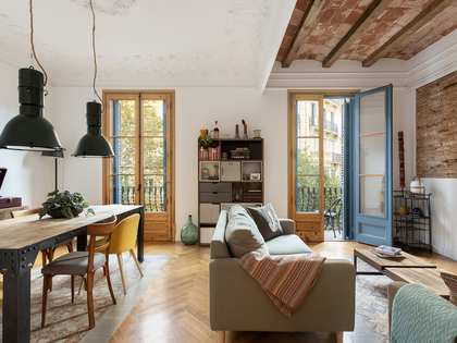 120m² apartment with 10m² terrace for sale in Eixample Left