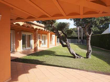 Casa / Vila de 392m&sup2; with 450m&sup2; Jardim em aluguer em Puzol