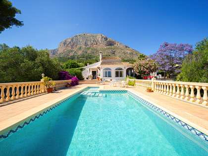 142m² house / villa with 17m² terrace for sale in Jávea