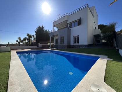 247m² house / villa with 315m² garden for sale in Sant Pol de Mar