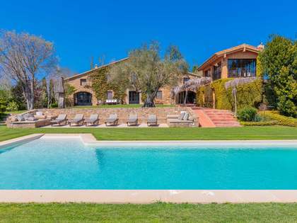 1,415m² country house with 3,500m² garden for sale in Baix Empordà