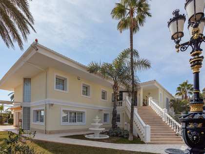 750m² house / villa for sale in Cabo de las Huertas