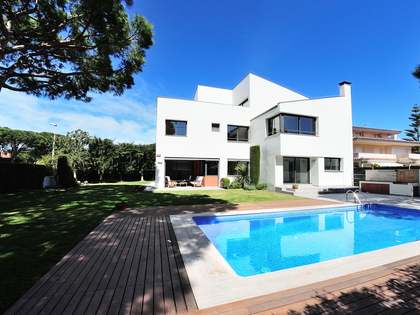 Casa / Vila de 662m&sup2; with 500m&sup2; Jardim &agrave; venda em Gav&agrave; Mar