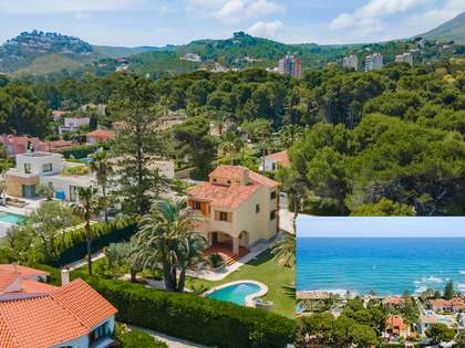 Casa / villa di 208m² con giardino di 1,108m² in vendita a Dénia