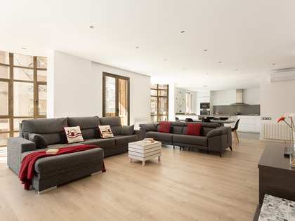 198m² apartment with 24m² terrace for sale in Eixample Right