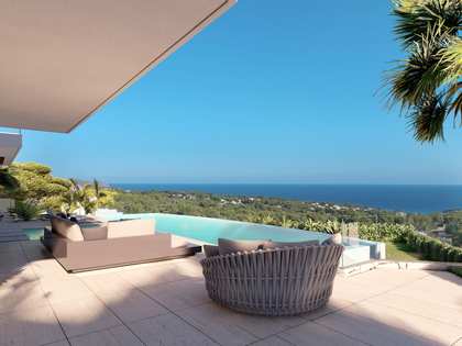 695m² house / villa with 735m² garden for sale in Calpe
