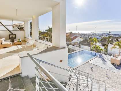 Huis / villa van 360m² te koop in Vallpineda, Barcelona