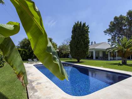 775m² house / villa with 115m² terrace for sale in Godella / Rocafort
