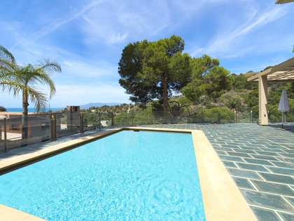Huis / villa van 320m² te koop in El Candado, Malaga