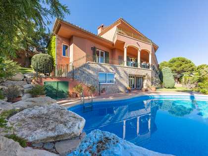 656m² house / villa with 1,135m² garden for prime sale in Cabo de las Huertas