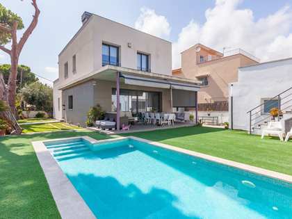 Casa / vil·la de 221m² en venda a La Pineda, Barcelona