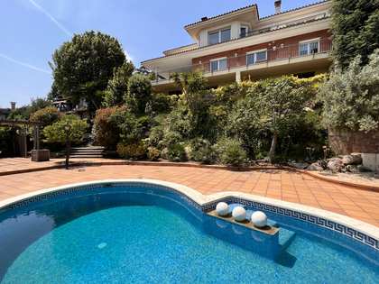 878m² house / villa with 850m² garden for sale in Argentona