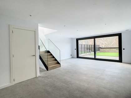 Дом / вилла 330m², 66m² террасa на продажу в Андорра Ла Велья