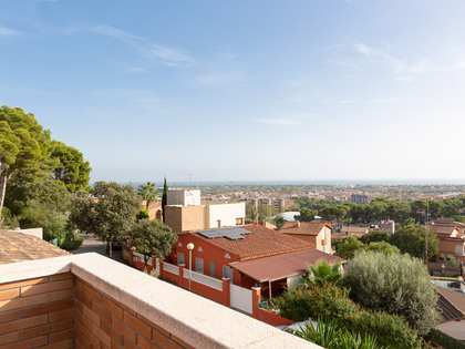 Huis / villa van 450m² te koop in Montemar, Barcelona