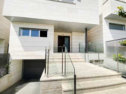 350m² house / villa for sale in Las Rozas, Madrid