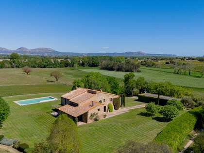 Casa rural de 549m² con 4,000m² de jardín en venta en Baix Empordà