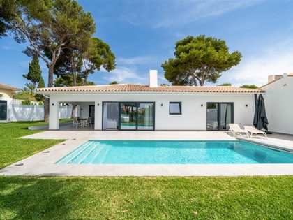 234m² house / villa with 814m² garden for sale in Los Monteros