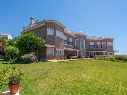 Villa de 2,150 m² con 200 m² de terraza en venta en Málaga Este