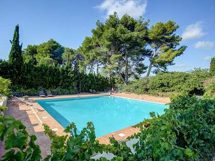 Casa / villa di 800m² con giardino di 31,200m² in vendita a Dénia